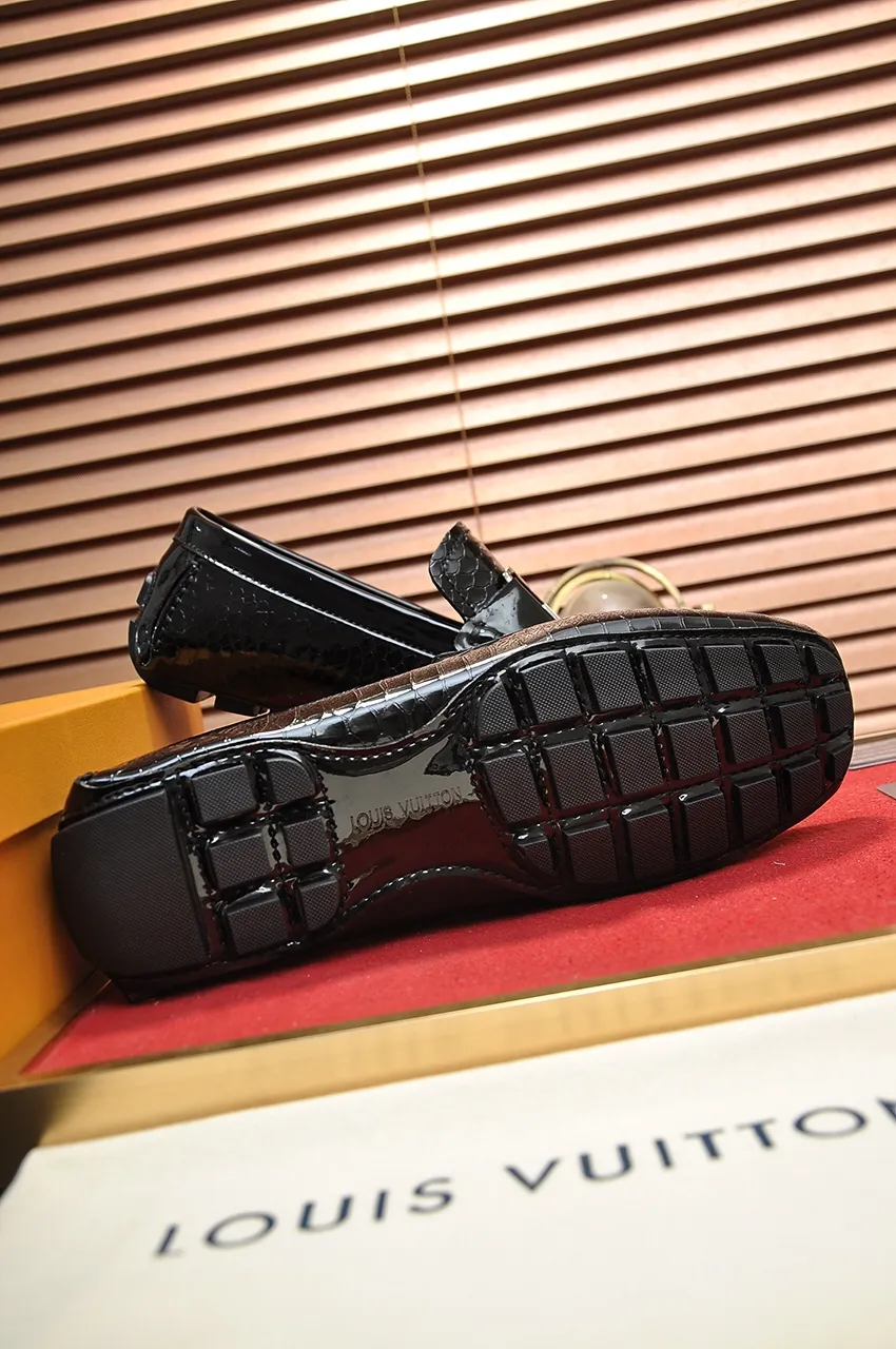 Men's men's shoes 💰420💶 [LV Doudou shoes] (water-dyed cowhide lining) new model is on the market, available on the official website. The new Doudou shoes are processed into single-color materials, and the uppers are made of imported horsehide leather. The body of the shoe is fully hemmed with mark thread, and is lined with imported original cowhide leather. The elegant shoe shape is super suitable for all-matching, and the size is 38-44.